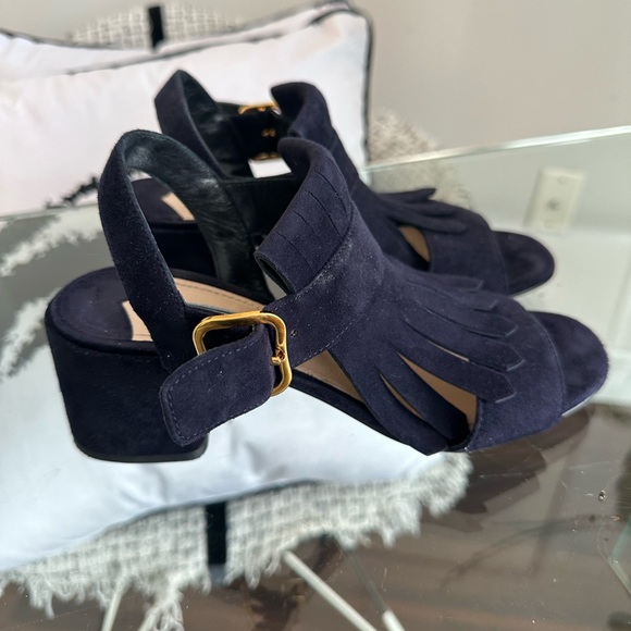 Prada navy suede block heel sandal with Kiltie detail - Picture 3 of 4